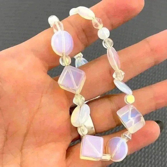 Moonstone Glass Chunky Beaded Necklace Iridescent Cube Silver Tone 16" - Picture 3 of 16